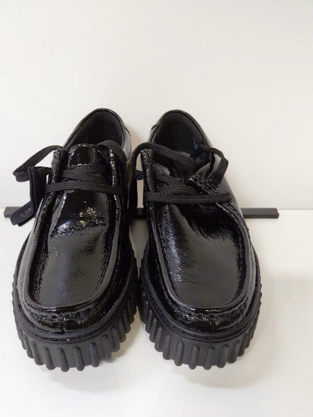 New Clarks Torhill Bee Black Patent Leather Lace-Up Shoe Size 7